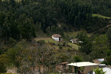 Casa en paisaje colombiano