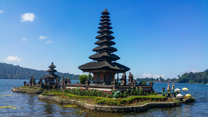 Obraz premium Pura Ulun Danu Bratan Temple in the highlands of Bali, Indonesia.