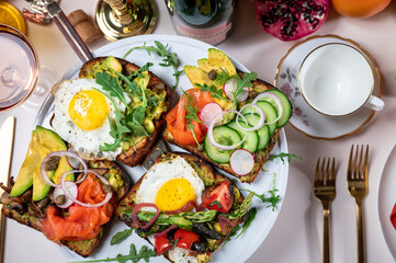 Brunch toast with egg and vegetables