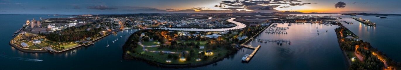 Aerial panoramic dusk view of Gladstone town and port in Queensland Australia - obrazy, fototapety, plakaty