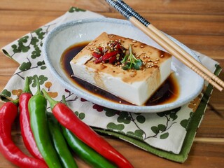 아시아 음식 순두부와 간장소스 
