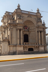 Fototapeta na wymiar Catedral iglesia palacio gobierno ciudad plaza de armas
