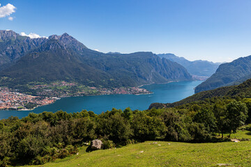 Fototapeta na wymiar Paesaggio del ramo orientale del lago di Como. Sullo sfondo il paese di Abbadia Lariana e la Grigna meridionale