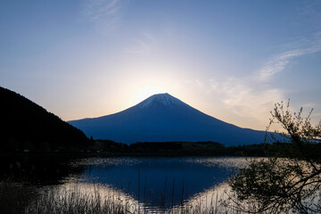 静岡県富士宮市田貫湖のダイヤモンド富士