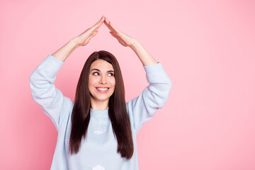 Fototapeta premium Photo of nice optimistic long hairdo brunette lady show roof look empty space wear blue sweater isolated on pink color background