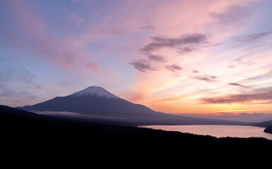 Obraz premium 夕景 富士山と山中湖