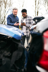Two Male Drivers Exchanging Car Insurance Details After Road Traffic Accident - obrazy, fototapety, plakaty
