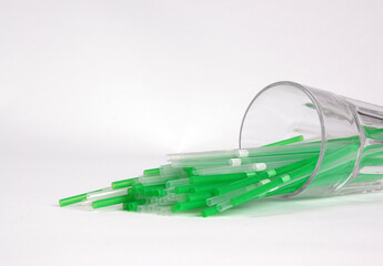 trinkröhrchen strohhalm aus plaste grün  verbot