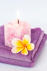 Fototapeta na wymiar Towels, candles and flowerss
