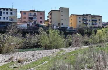 Obraz premium Benevento - Via del Cimitero dal greto del Fiume Calore