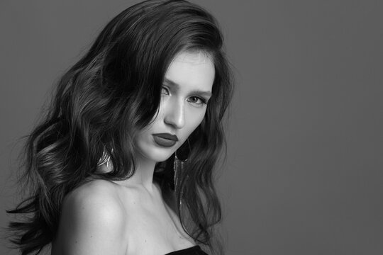 Portrait of a beautiful young fashion woman. Black and white photo