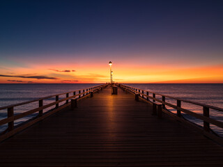 Fototapeta na wymiar Pier Sunrise