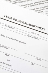 Obraz premium Close-up of lease or rental agreement paper