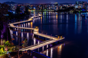 New Farm riverwalk along the banks of Brisbane river
