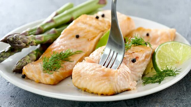 Grilled Salmon Fillet And Asparagus