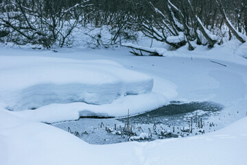 Fototapeta na wymiar Dam in winter frozen river