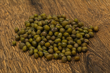 Dry raw beans mung for cooking