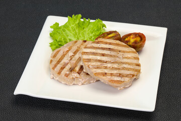 Grilled tuna steak with kumato