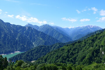 Fototapeta na wymiar 中部山岳国立公園。大観峰より黒部ダムを望む。立山、富山、日本。８月下旬。