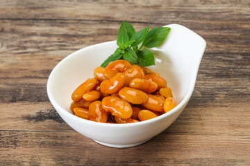 White beans with tomato sauce