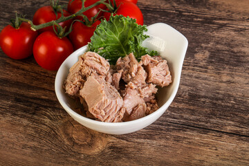 Canned tuna fillet in the bowl