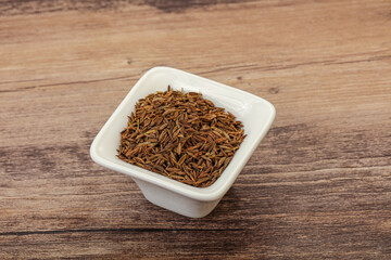 Dry zeera seeds in the bowl