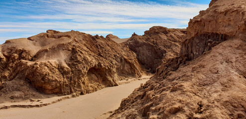 Caminos árido a mitad del desierto, belleza natural