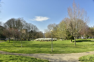 La pelouse principale du parc Huart Hamoir à Schaerbeek