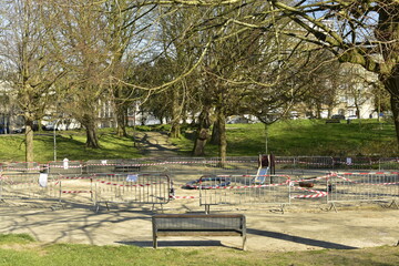 La plaine de jeux du parc Huart Hamoir ferm&eacute;e pour cause de la crise sanitaire due au COVID19 ,&agrave; Schaerbeek