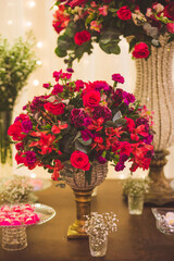 Fototapeta na wymiar cake table decorated with flowers for wedding