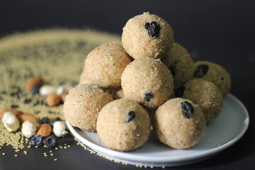 Ball shaped Indian sweet made with a mixture of foxtail millet flour, sugar, and shortening. Locally known as Nachni Ladoo