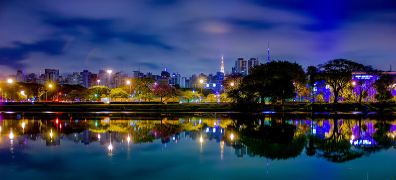 Vis&atilde;o Panor&acirc;mica Noturna da Cidade de S&atilde;o Paulo