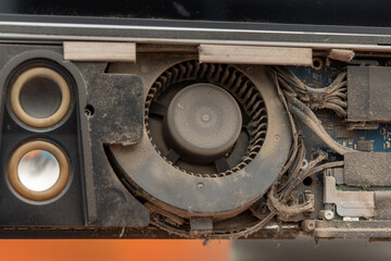 Ventilador iMac sucio polvoso