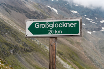 Wegweiser Großglockner 20 km, Hohe Tauern, Österreich