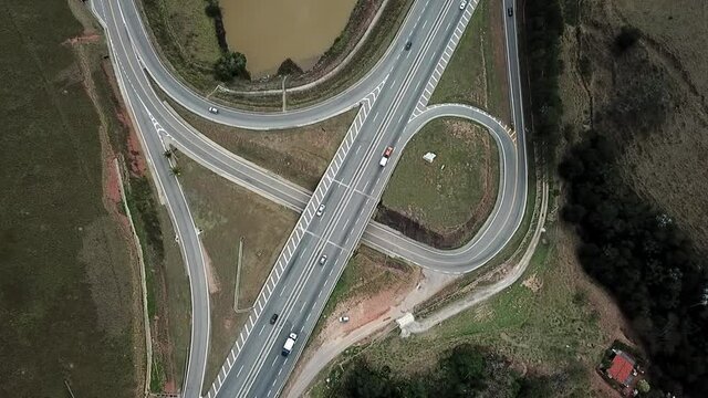 Visto do alto de uma cidade.