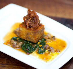 suckling pig stew with spinach