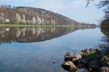 Fototapeta na wymiar Blick auf den Fluss Main bei Elsenfeld und Obernburg in Unterfranken, Bayern