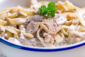 pasta with mushrooms and cream sauce