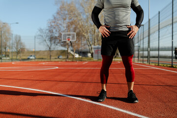 Obraz premium Cropped photo of muscular fit man.