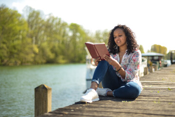 Fototapeta premium metis woman reading a book in a natural setting