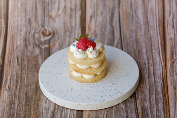 Cake design with fresh fruit