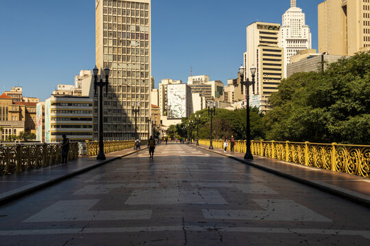 Viaduto Santa Efig&ecirc;nia no Centro de S&atilde;o Paulo.