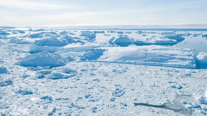 Türaufkleber Klimawandel. Eisberg vom Gletscher in arktischer Naturlandschaft auf Grönland. Eisberge im Ilulissat-Eisfjord. Das Abschmelzen der Gletscher und des grönländischen Eisschildes ist eine Ursache für den Anstieg des Meeresspiegels © Maridav