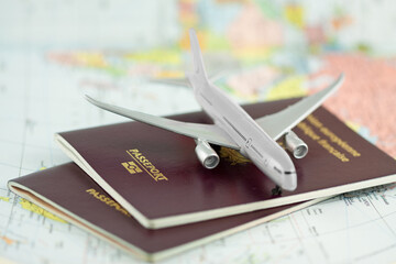 Concept voyages par avion, passeports, planisphère 