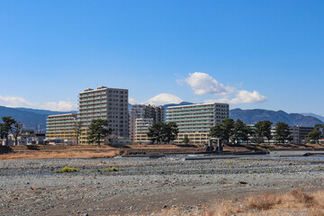 開成町のマンション群と富士山（神奈川県）