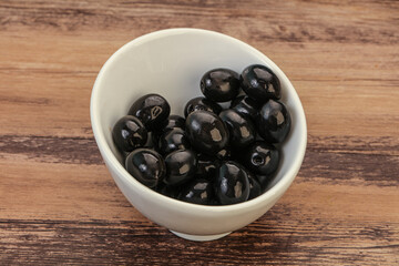 Black olives in the bowl