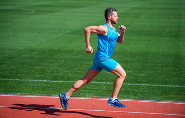 Obraz premium Athletic mature man running on stadium, speed