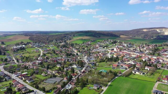 Ernstbrunn im Bezirk Korneuburg. Panoramaaufnahme in der Weinviertel region in Nieder&ouml;sterreich.
