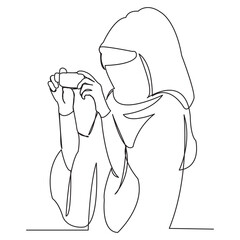 Muslim woman taking pictures_05