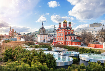 Fototapeta premium View of the Znamensky Monastery from Zaryadye Park in Moscow